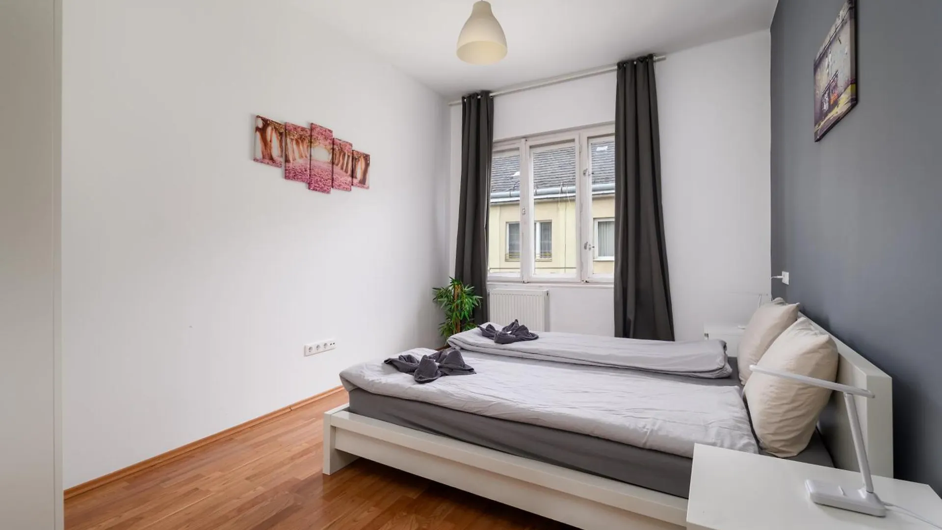 Fovam Apartment In Hear Of The City Budapest